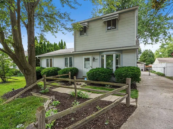 49131 Fuller Rd, Chesterfield, MI 48051