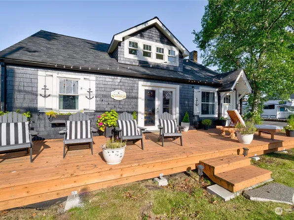 4202 L Place, Seaview, WA 98641