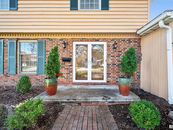 2nd image of 3304 N Chestnut Ln
