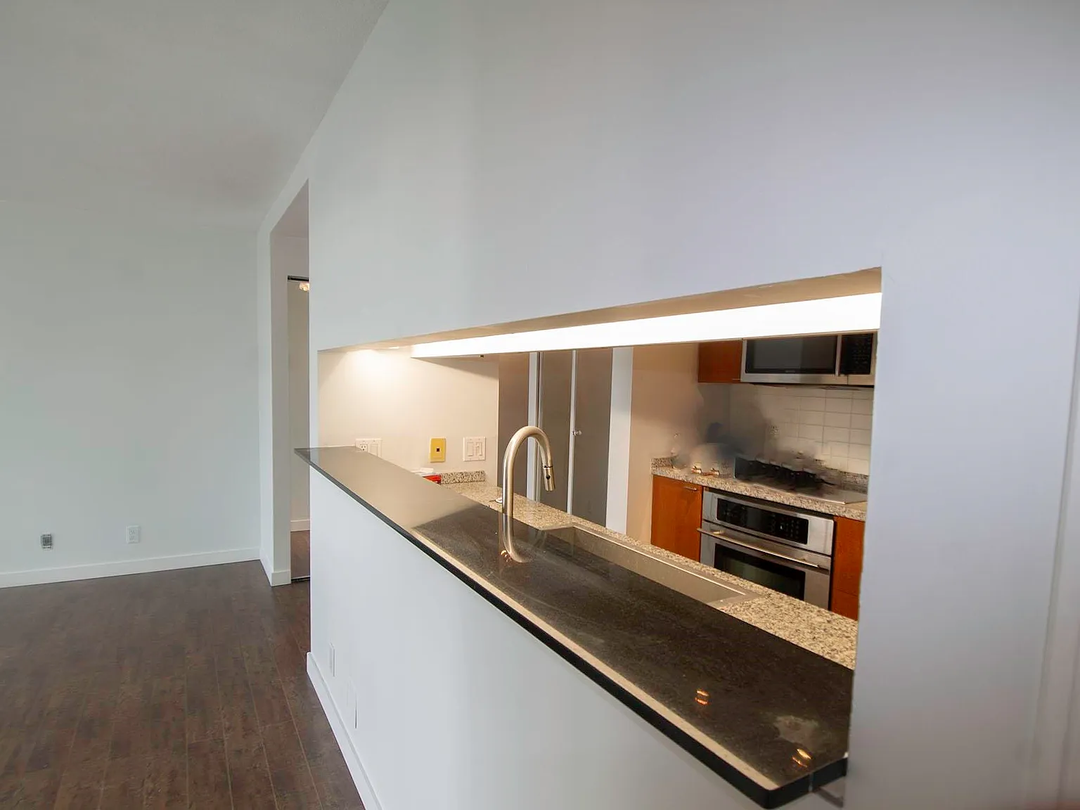 2 bed, 742 sqft, $3,050 — Photo 3