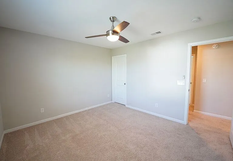 215 Shelton St — Photo 29