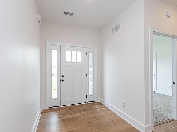 3rd image of 1081 Mission Dr