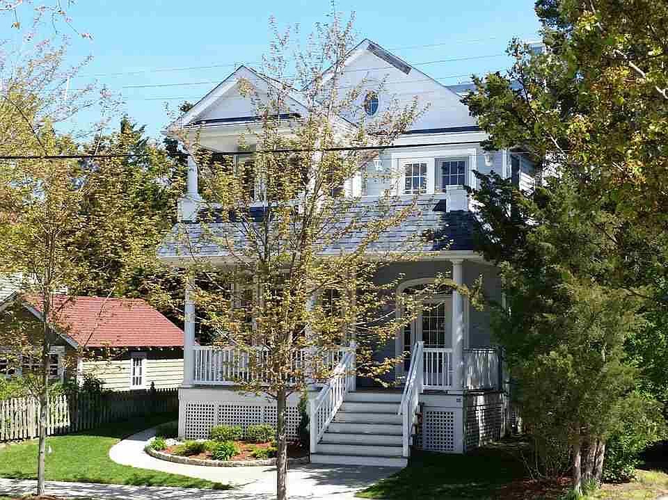 1st image of 115 Simpson Ave