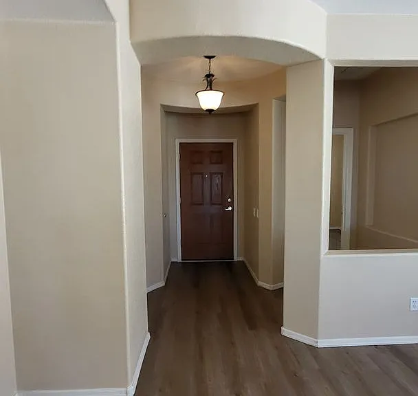 517 S 115th Dr — Photo 7