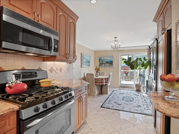 2514 Hubbard Street image 14 of 30