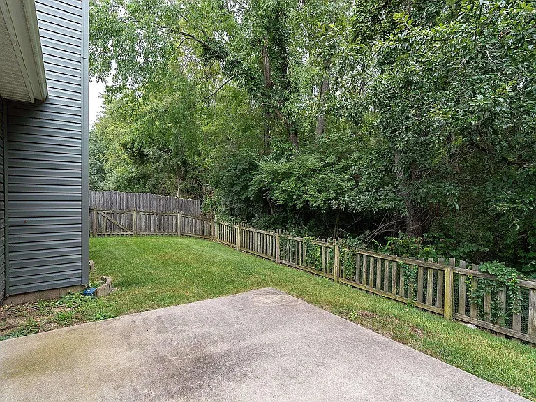 329 Bluegrass Dr — Photo 6