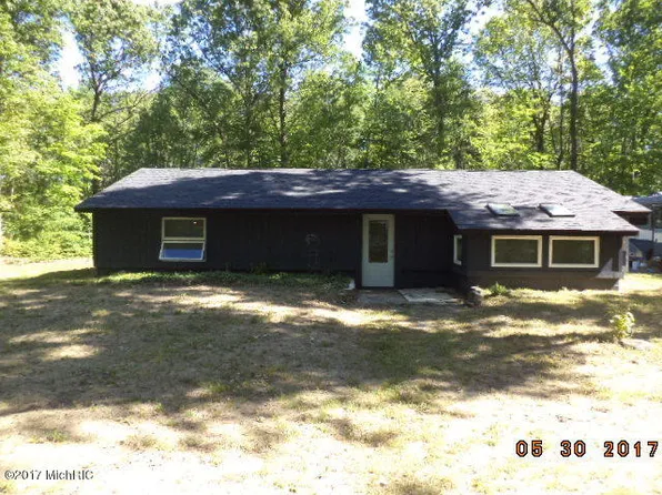 29512 Dennis Sweet Dr, Lawton, MI 49065