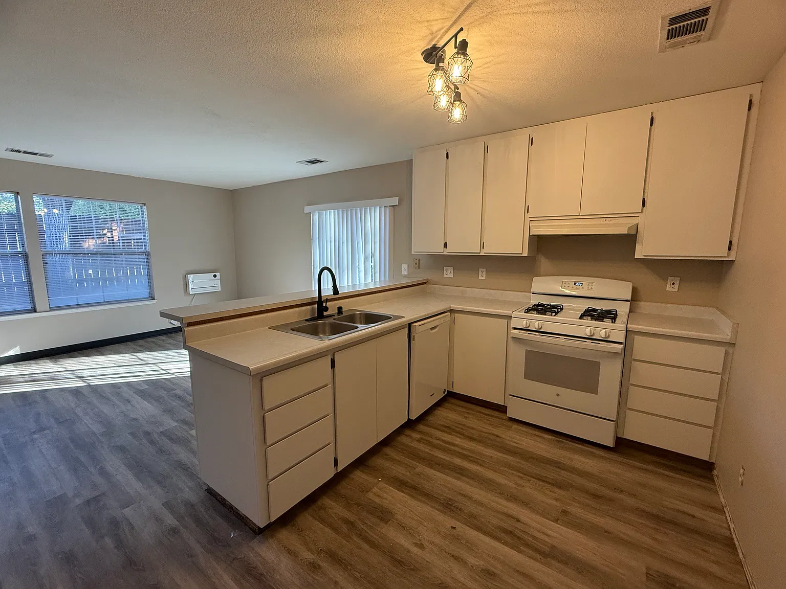 1 bed, $1,550 — Photo 4