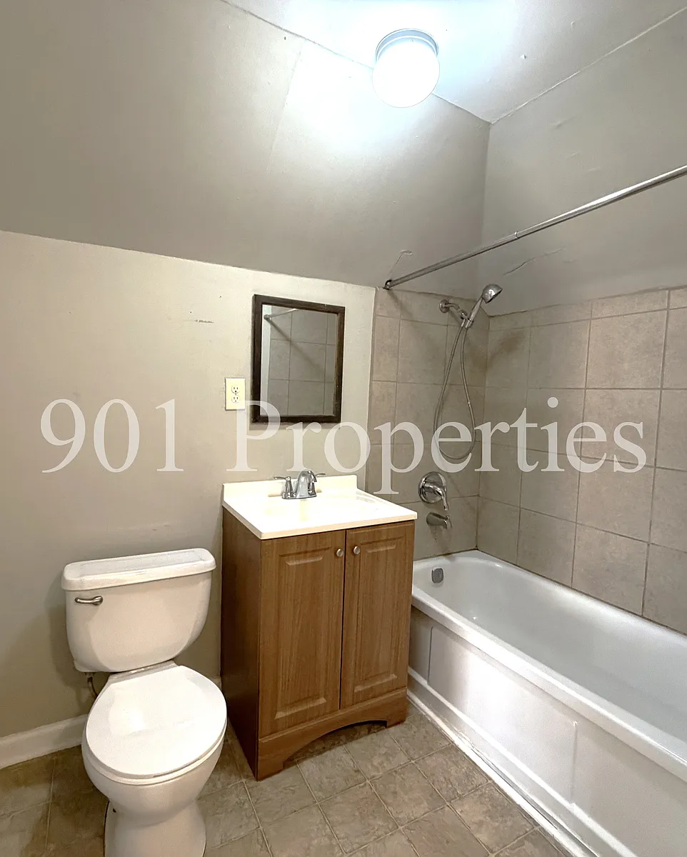 Building Photo - 1267 Harbert Ave #3
