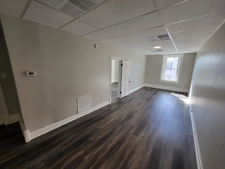 201 E Market St #2R — Photo 16