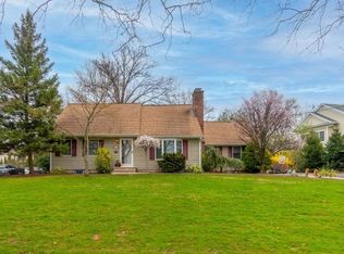 24 Hawthorne Dr, Clark, NJ 07066