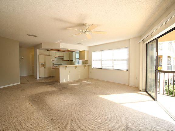 4th image of 19937 Gulf Blvd APT C1