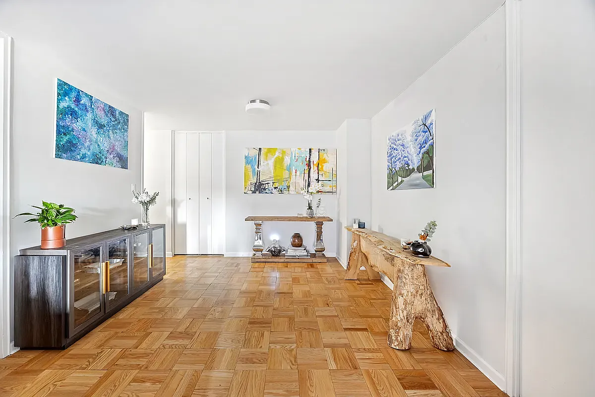 300 East 40th Street — Photo 4