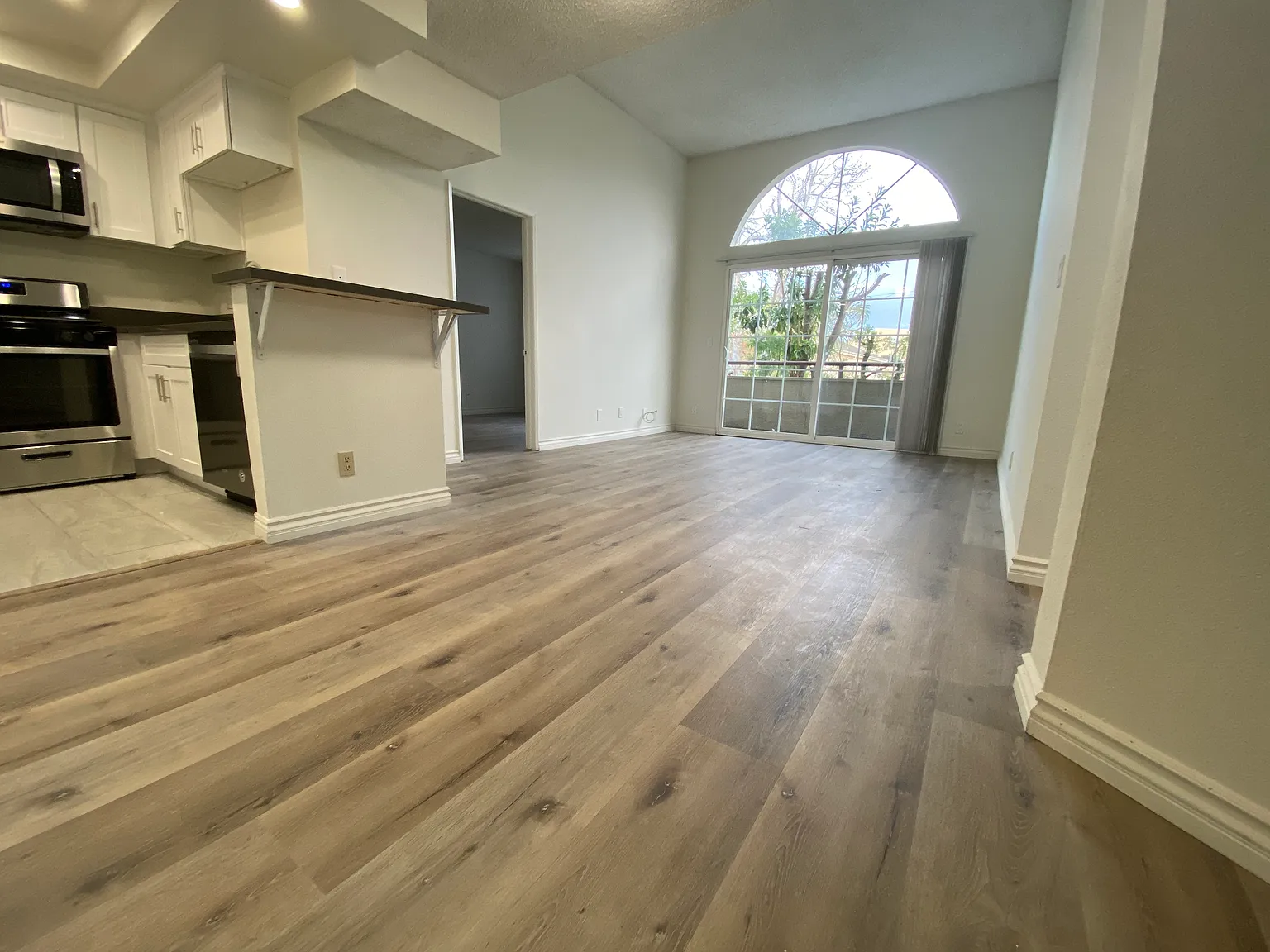 3 bed, 1100 sqft, $2,995 — Photo 1