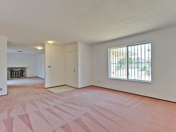 5th image of 1736 Pine Hollow Cir