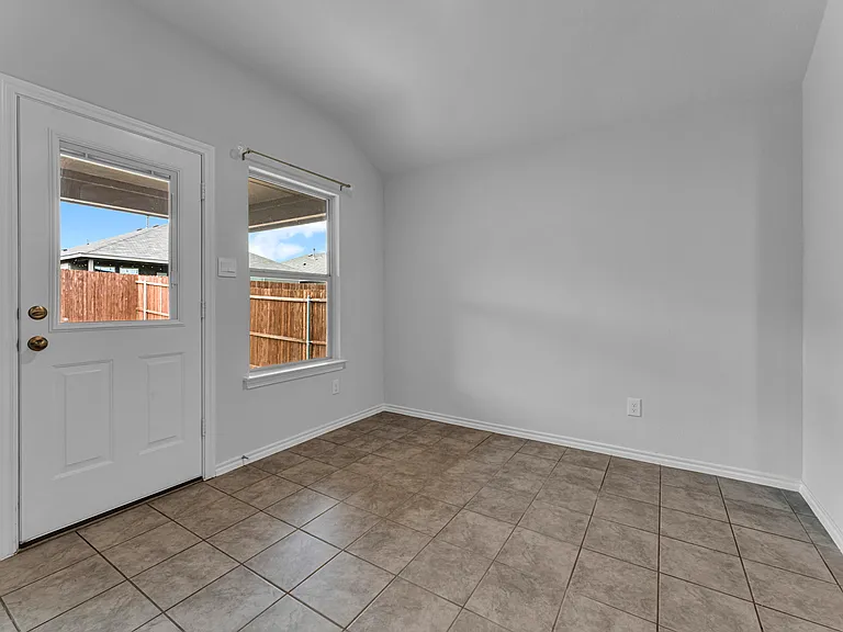 708 Basteen Ln — Photo 11
