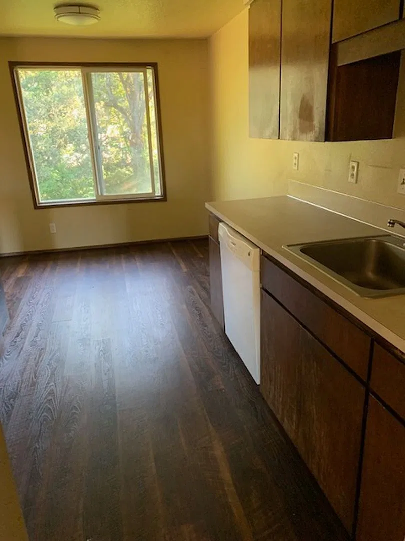 Riverside Apartments — Photo 4