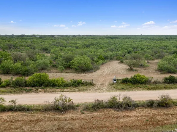 1728 County Road 2537, Moore, TX 78057