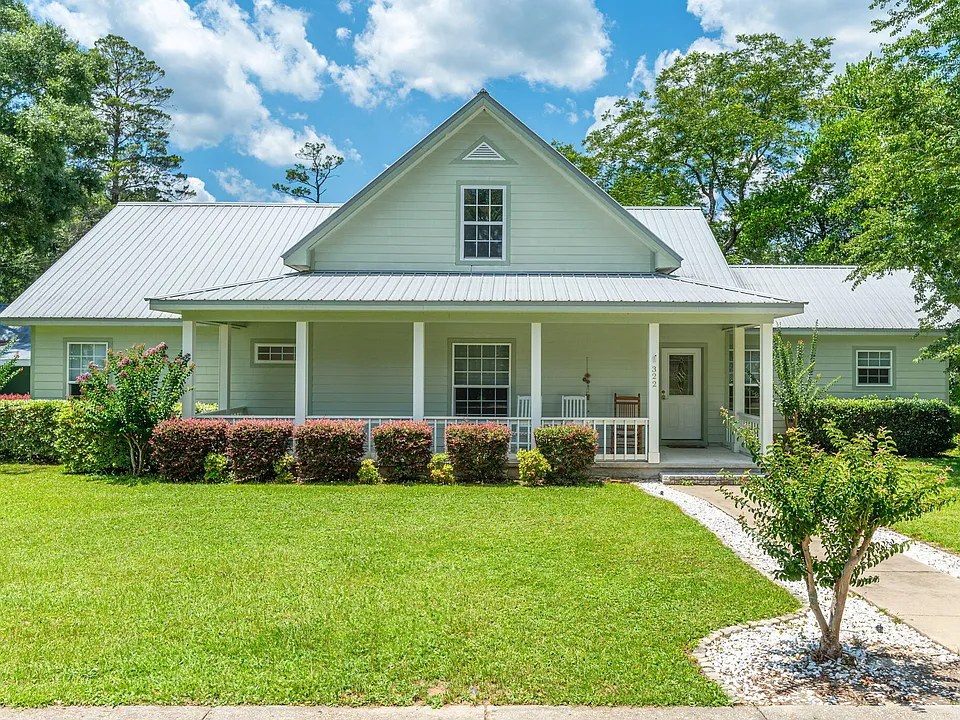 322 Crescent Dr