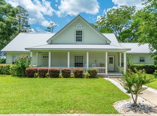 322 Crescent Dr, Defuniak Springs, FL 32435