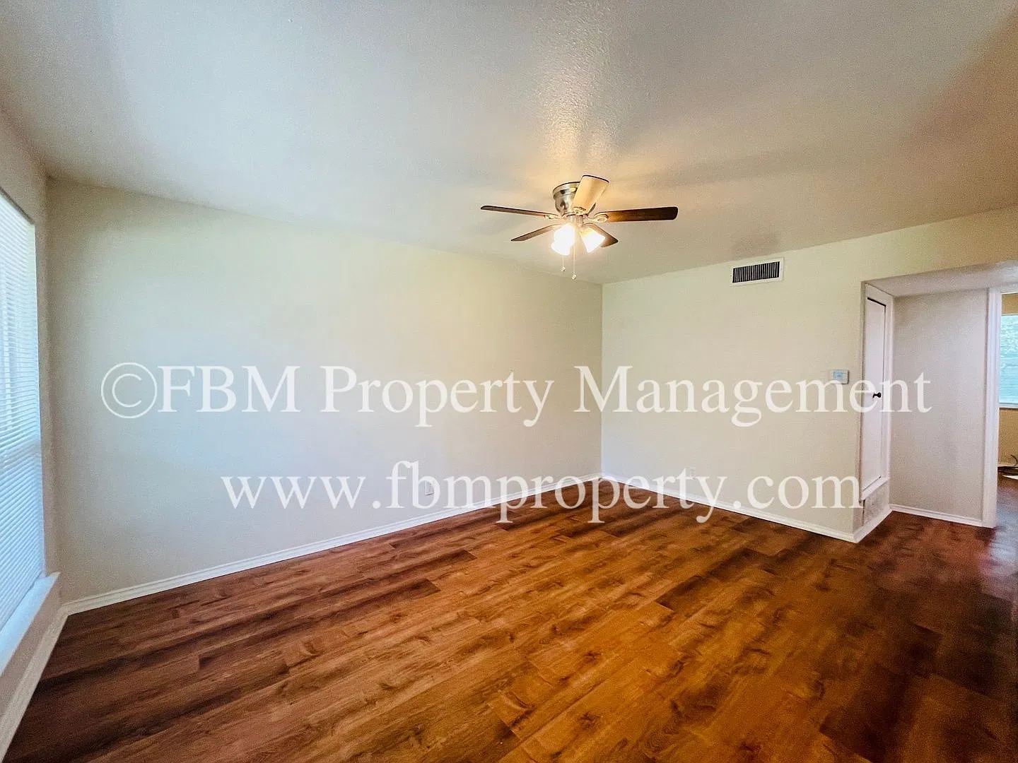 518 N Rogers St — Photo 4