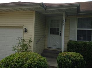 3070 W Calhoun St, Springfield, MO 65802