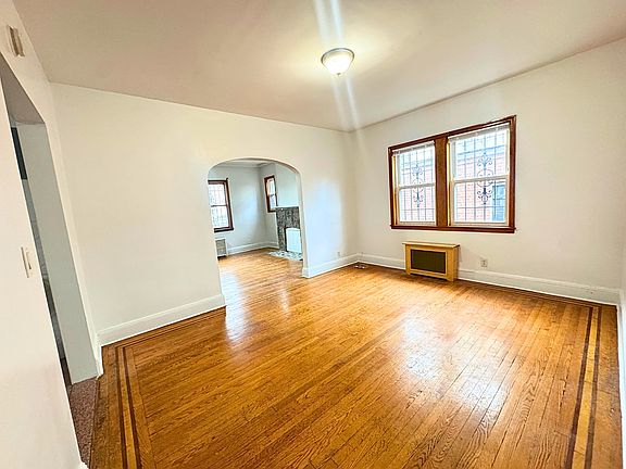4th image of 62-63 Ellwell Cres Floor 1