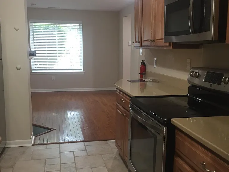 94 Tennyson Dr — Photo 5