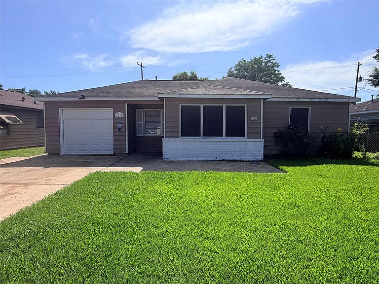 2217 Basket St — Photo 1