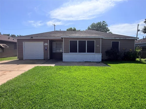 2217 Basket St, Pasadena, TX 77502