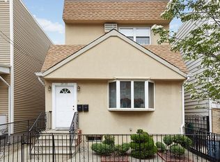 2828 43rd St, Astoria, NY 11103