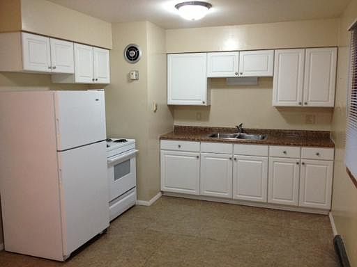2nd image of 137 N Stott St APT D
