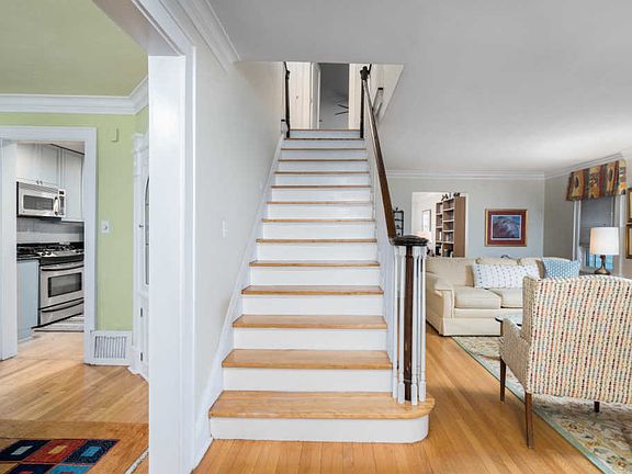 3rd image of 5954 N Kent Ave