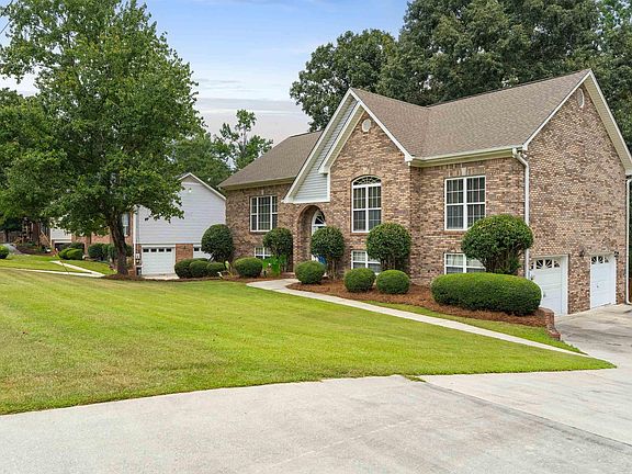 3rd image of 429 Milgray Ln