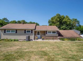 600 10th St, Silvis, IL 61282