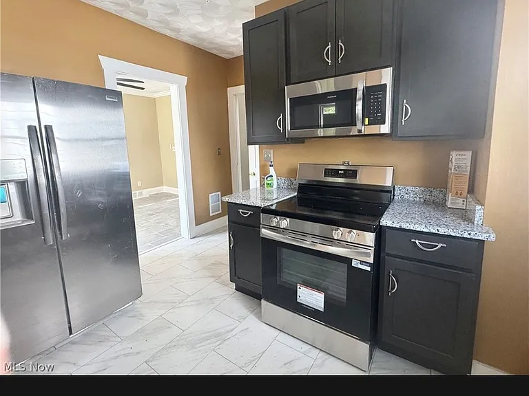 9606 Parmelee Ave — Photo 9
