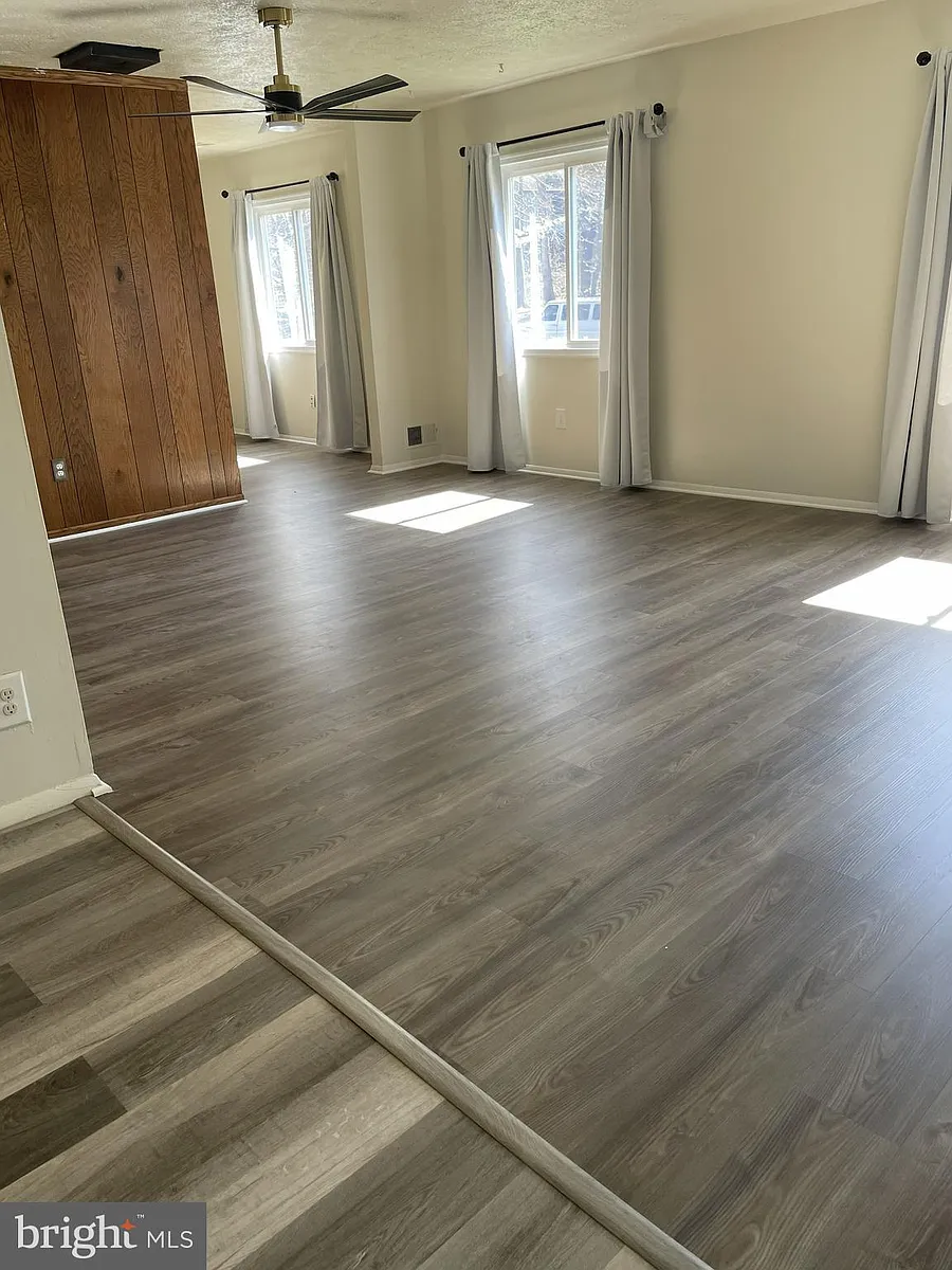 Building Photo - 2216 Sanibel Dr