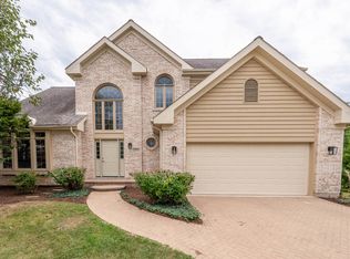 1304 Champagne Ct, Naperville, IL 60563