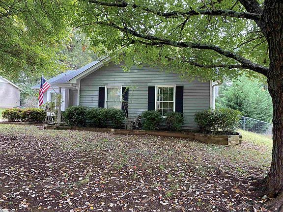 3rd image of 208 Orchard Ln