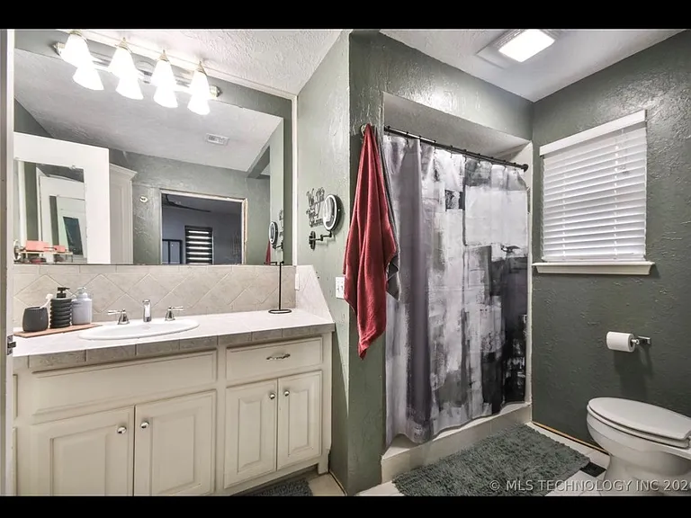 805 N Harville Rd — Photo 8