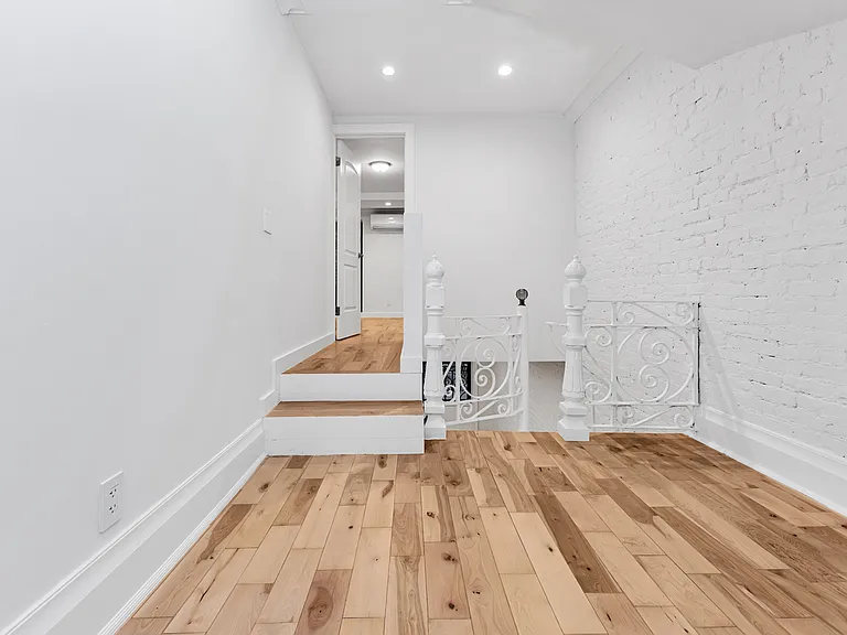 404 W 22nd St #1A — Photo 7