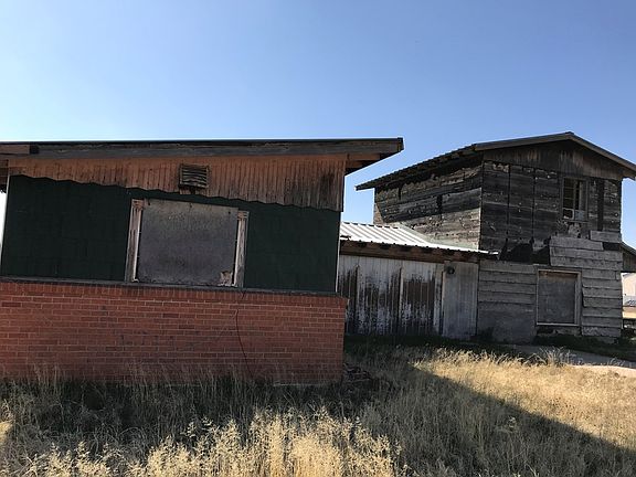 3rd image of 208 Carolyn Dr