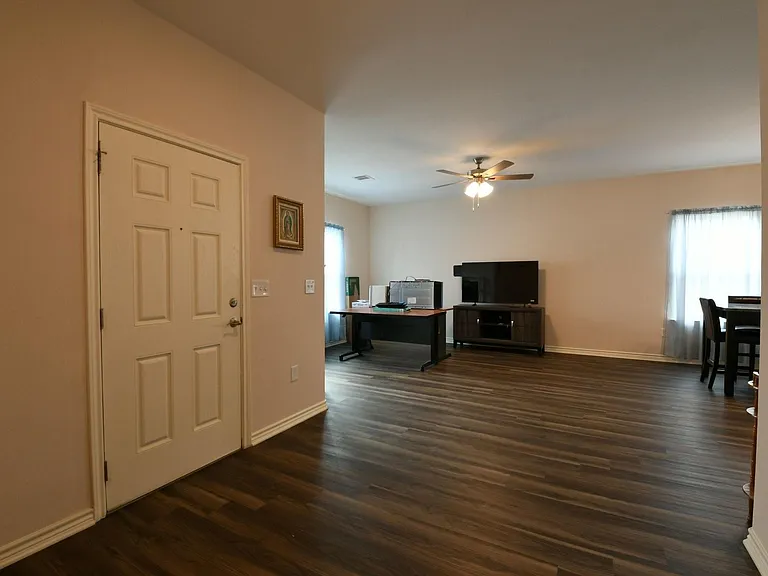 5817 Gaston St — Photo 9