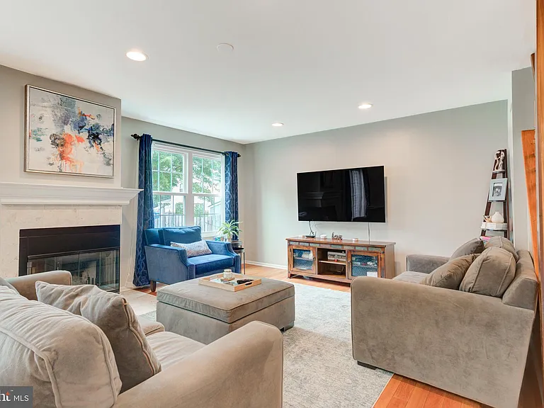 92 Kirkwood Dr — Photo 4