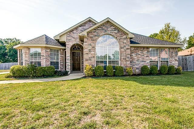 1st image of 704 Smith Ln