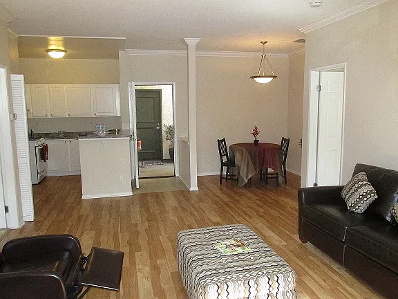 Brighton Vista Apartments — Photo 9