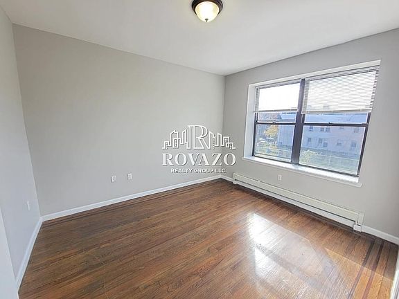 5th image of 829 18th Ave #301