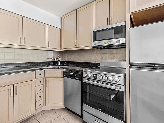4th image of 311 W 82nd St APT 3B