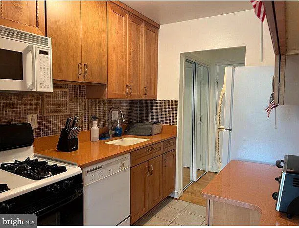 1 bed, 1.0 bath, 750 sqft, $2,400 — Photo 2