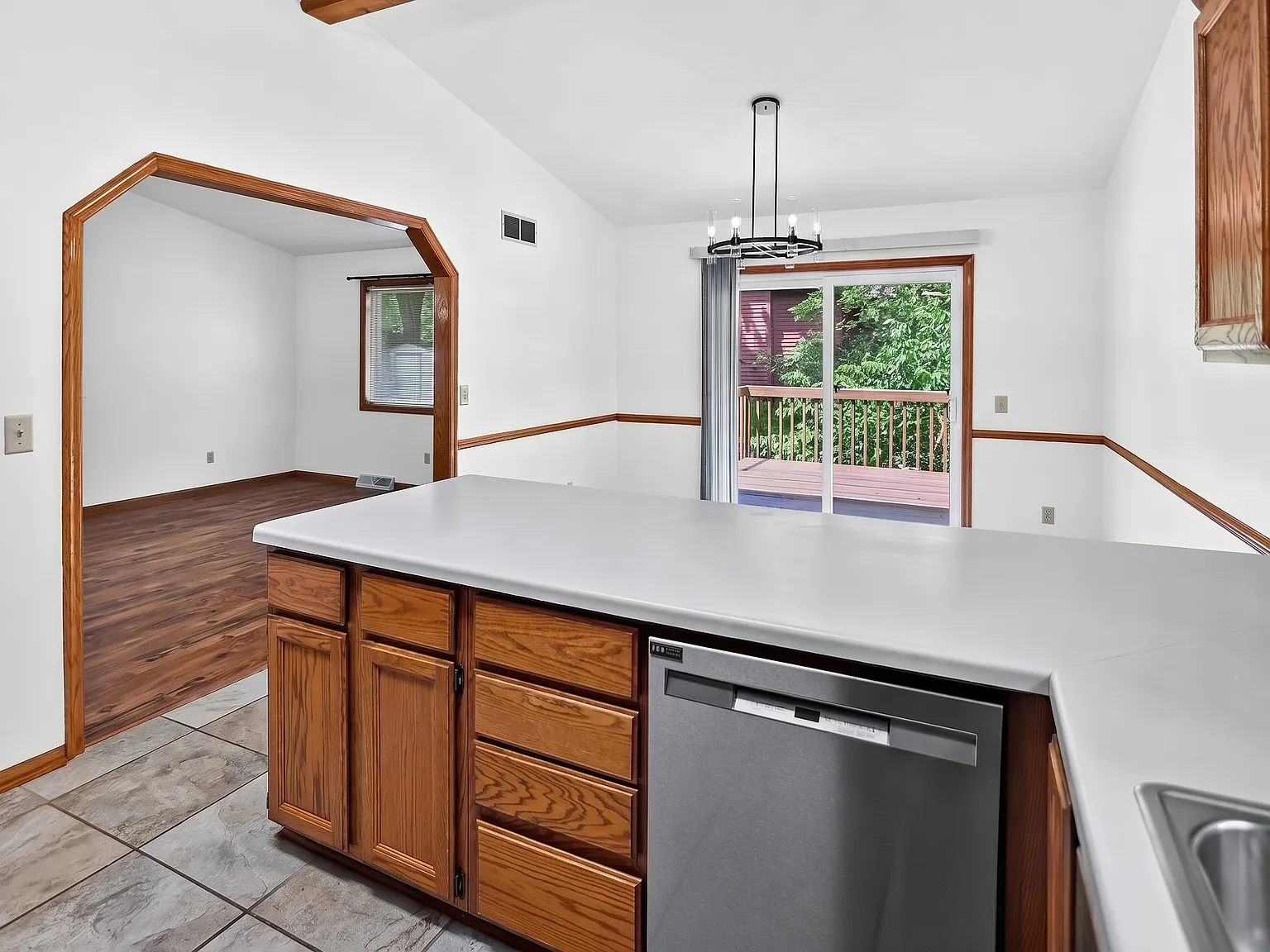 3 bed, 1800 sqft, $2,650 — Photo 3